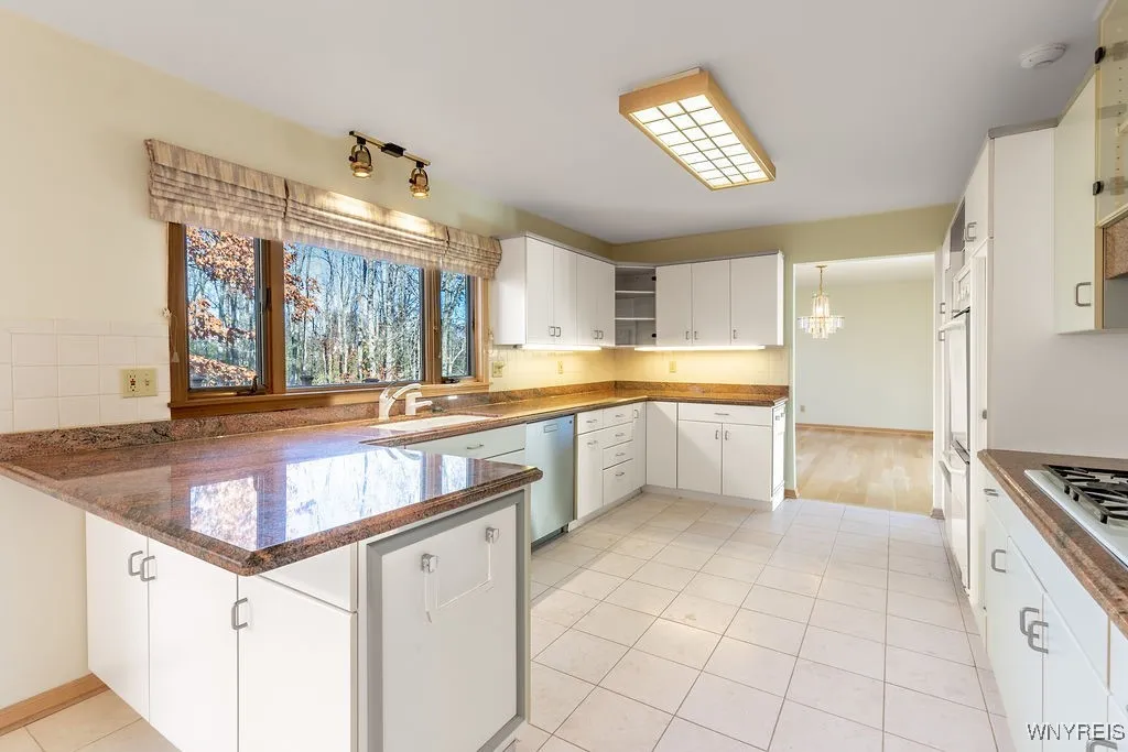 18 Islewoods, Grand Island, New York 14072, Grand Island, New York 14072, 5 Bedrooms Bedrooms, 12 Rooms Rooms,3 BathroomsBathrooms,Residential,For Sale,18 Islewoods, Grand Island, New York 14072,0,B1646349