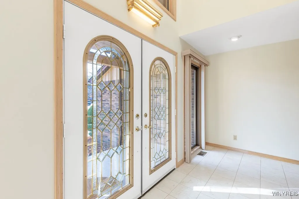 18 Islewoods, Grand Island, New York 14072, Grand Island, New York 14072, 5 Bedrooms Bedrooms, 12 Rooms Rooms,3 BathroomsBathrooms,Residential,For Sale,18 Islewoods, Grand Island, New York 14072,0,B1646349