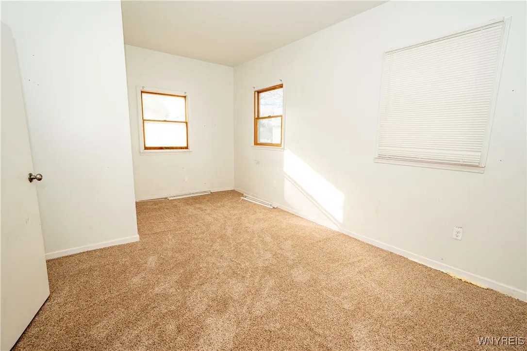 2128 Jerauld Avenue, Niagara Falls, New York 14305, Niagara Falls, New York 14305, 6 Bedrooms Bedrooms, ,4 BathroomsBathrooms,Residential,For Sale,2128 Jerauld Avenue, Niagara Falls, New York 14305,0,B1651182