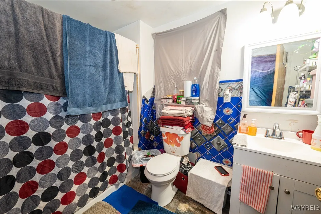 2128 Jerauld Avenue, Niagara Falls, New York 14305, Niagara Falls, New York 14305, 6 Bedrooms Bedrooms, ,4 BathroomsBathrooms,Residential,For Sale,2128 Jerauld Avenue, Niagara Falls, New York 14305,0,B1651182