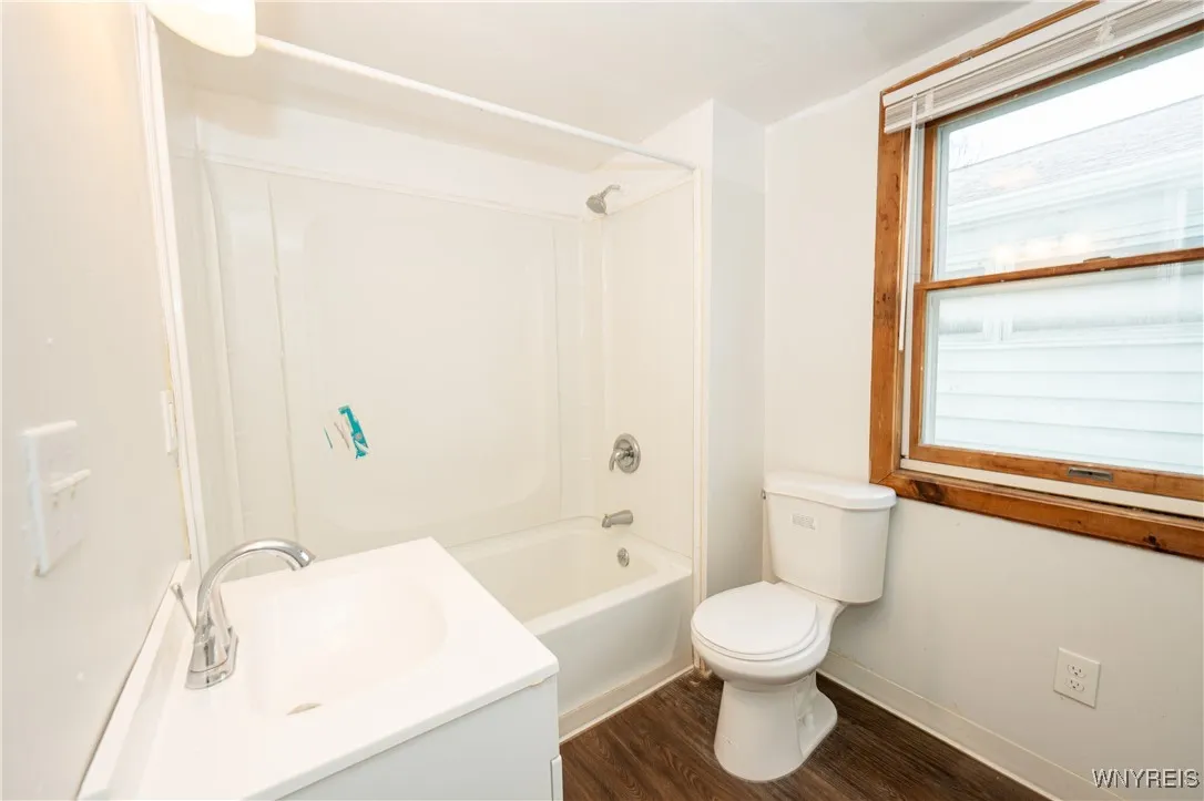 2128 Jerauld Avenue, Niagara Falls, New York 14305, Niagara Falls, New York 14305, 6 Bedrooms Bedrooms, ,4 BathroomsBathrooms,Residential,For Sale,2128 Jerauld Avenue, Niagara Falls, New York 14305,0,B1651182