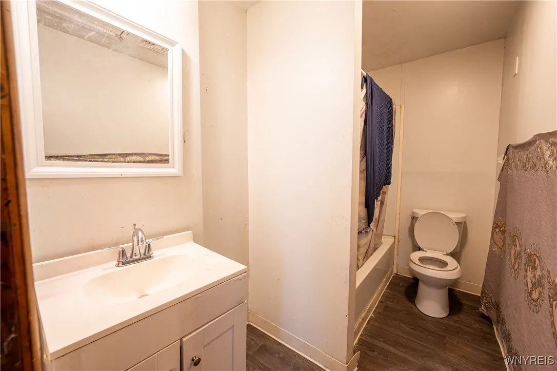 2128 Jerauld Avenue, Niagara Falls, New York 14305, Niagara Falls, New York 14305, 6 Bedrooms Bedrooms, ,4 BathroomsBathrooms,Residential,For Sale,2128 Jerauld Avenue, Niagara Falls, New York 14305,0,B1651182