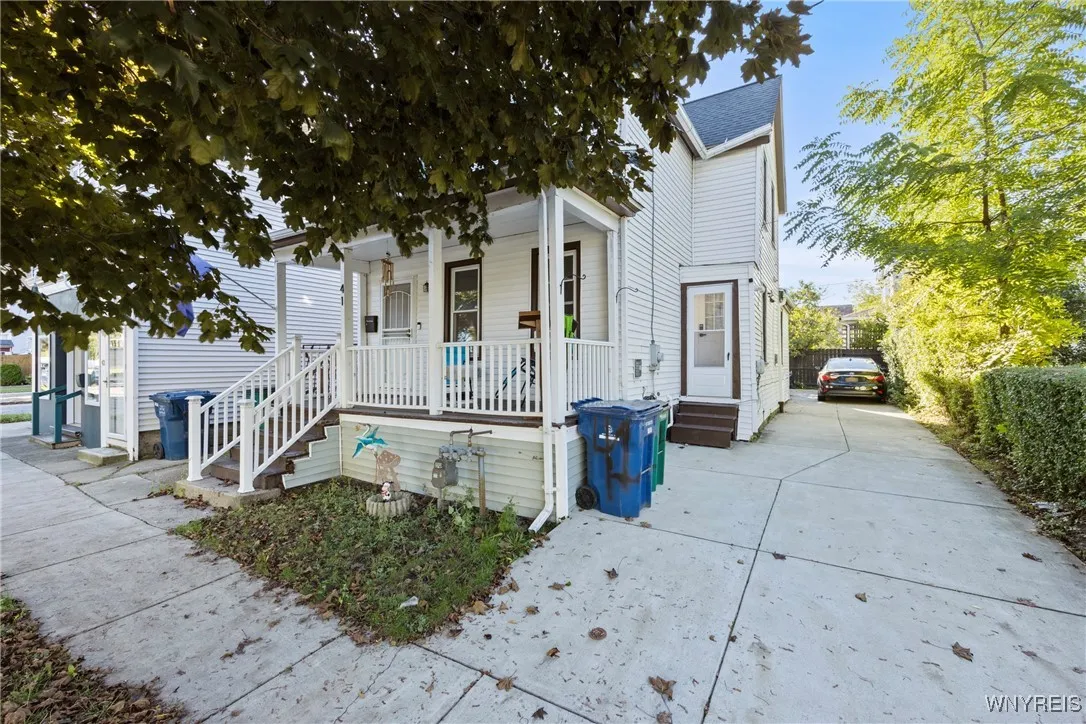 41 Hamilton Street, Buffalo, New York 14207, Buffalo, New York 14207, 5 Bedrooms Bedrooms, 10 Rooms Rooms,2 BathroomsBathrooms,Residential,Closed,41 Hamilton Street, Buffalo, New York 14207,0,B1651850