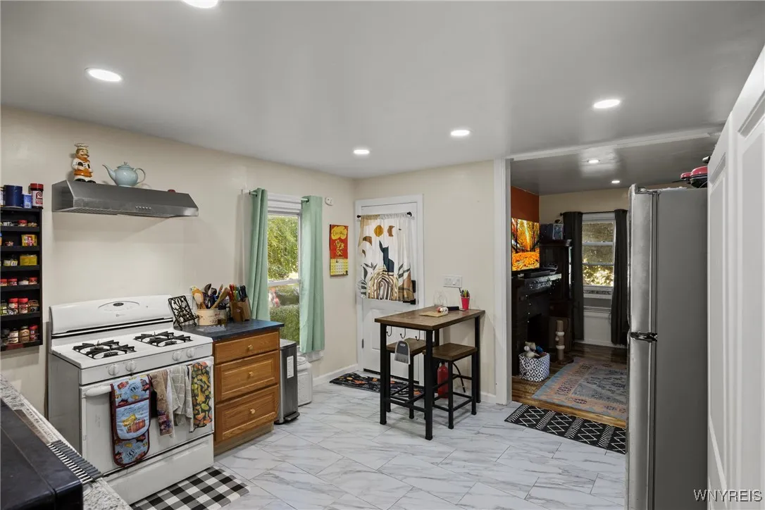 41 Hamilton Street, Buffalo, New York 14207, Buffalo, New York 14207, 5 Bedrooms Bedrooms, 10 Rooms Rooms,2 BathroomsBathrooms,Residential,Closed,41 Hamilton Street, Buffalo, New York 14207,0,B1651850
