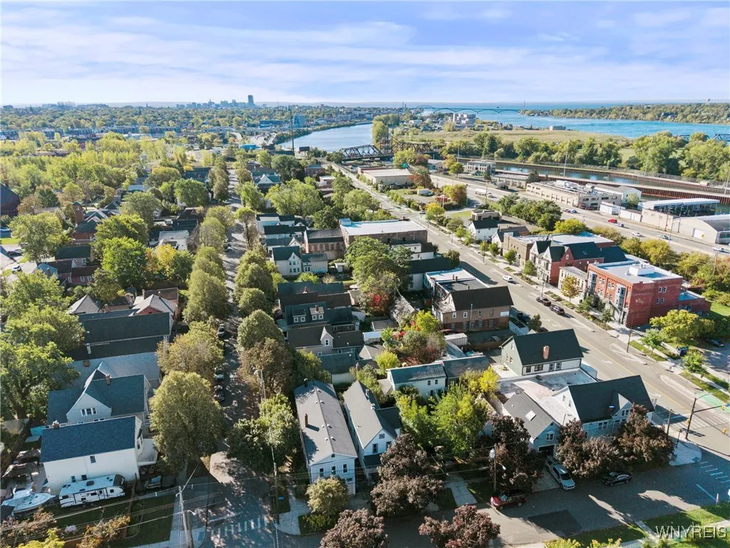 41 Hamilton Street, Buffalo, New York 14207, Buffalo, New York 14207, 5 Bedrooms Bedrooms, 10 Rooms Rooms,2 BathroomsBathrooms,Residential,Closed,41 Hamilton Street, Buffalo, New York 14207,0,B1651850