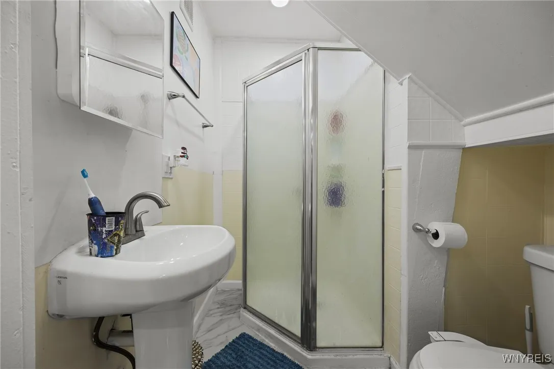 41 Hamilton Street, Buffalo, New York 14207, Buffalo, New York 14207, 5 Bedrooms Bedrooms, 10 Rooms Rooms,2 BathroomsBathrooms,Residential,Closed,41 Hamilton Street, Buffalo, New York 14207,0,B1651850