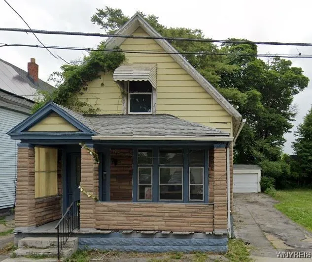 301 Peach Street, Buffalo, New York 14204, Buffalo, New York 14204, 4 Bedrooms Bedrooms, 5 Rooms Rooms,2 BathroomsBathrooms,Residential,For Sale,301 Peach Street, Buffalo, New York 14204,0,B1652708