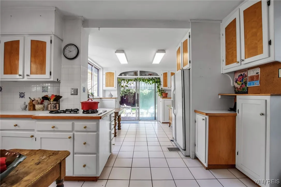 41 Irving Place, Buffalo, New York 14201, Buffalo, New York 14201, 4 Bedrooms Bedrooms, 9 Rooms Rooms,2 BathroomsBathrooms,Residential,For Sale,41 Irving Place, Buffalo, New York 14201,0,B1652336