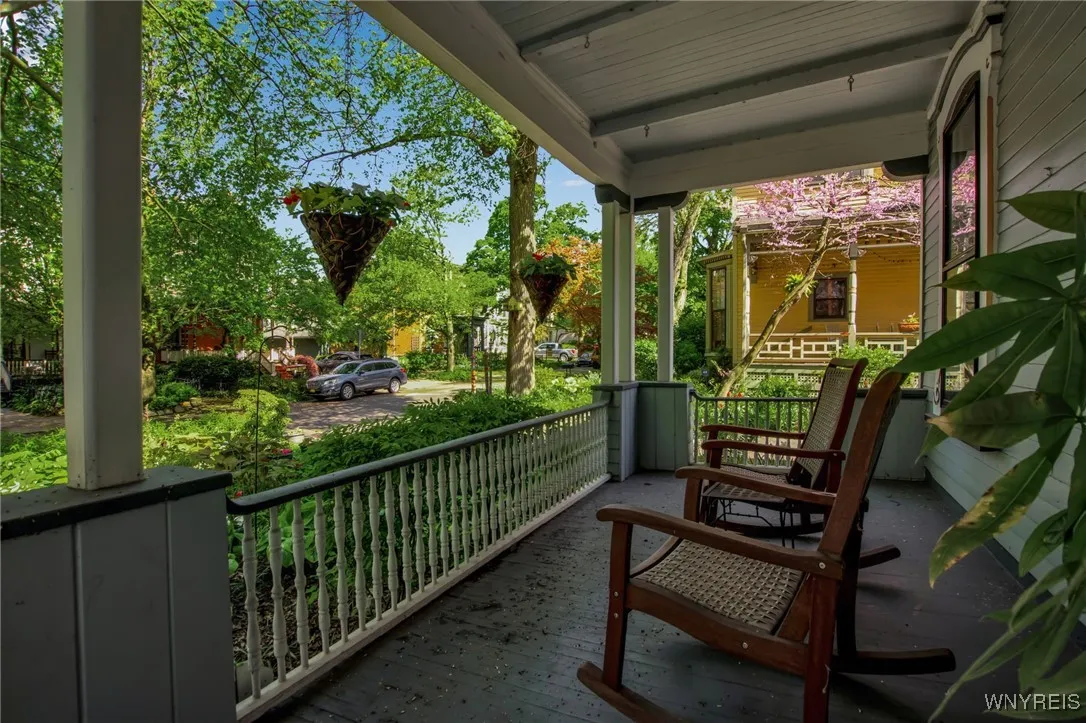 41 Irving Place, Buffalo, New York 14201, Buffalo, New York 14201, 4 Bedrooms Bedrooms, 9 Rooms Rooms,2 BathroomsBathrooms,Residential,For Sale,41 Irving Place, Buffalo, New York 14201,0,B1652336