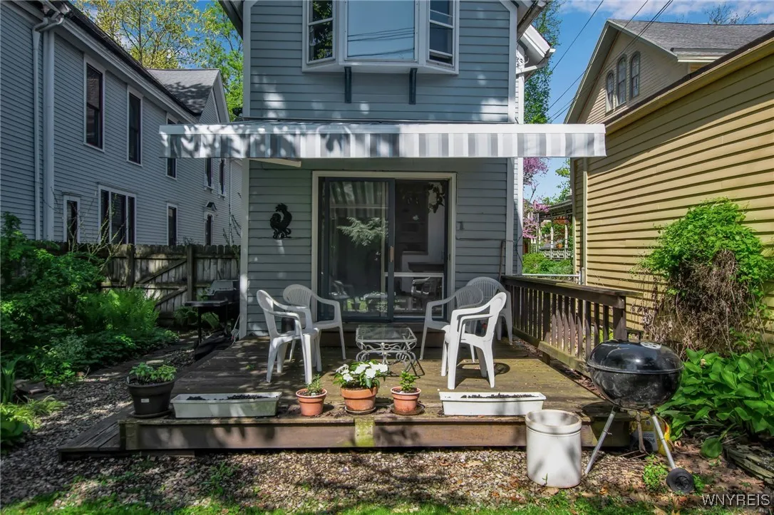 41 Irving Place, Buffalo, New York 14201, Buffalo, New York 14201, 4 Bedrooms Bedrooms, 9 Rooms Rooms,2 BathroomsBathrooms,Residential,For Sale,41 Irving Place, Buffalo, New York 14201,0,B1652336