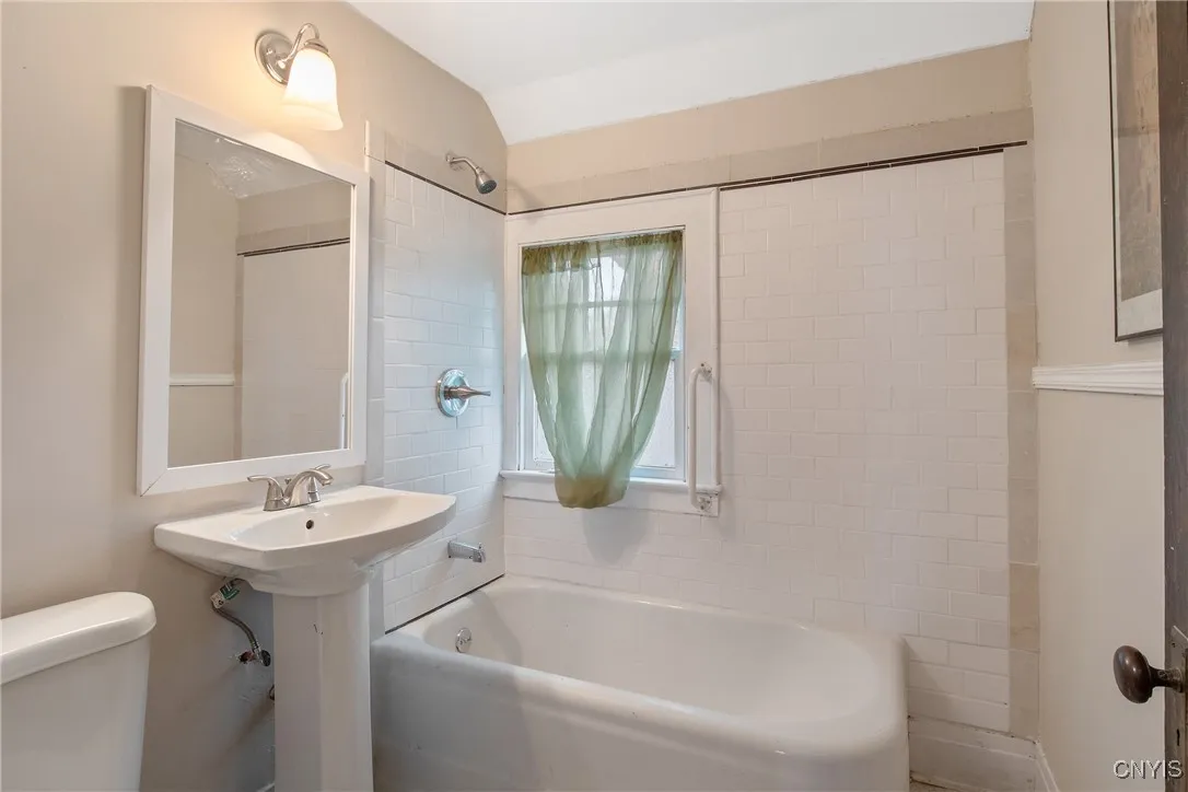 140 Ruth Avenue, Syracuse, New York 13210, Syracuse, New York 13210, 3 Bedrooms Bedrooms, 7 Rooms Rooms,1 BathroomBathrooms,Residential,For Sale,140 Ruth Avenue, Syracuse, New York 13210,0,S1652269