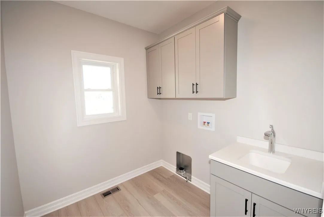 7 Knoche Way, Orchard Park, New York 14127, Orchard Park, New York 14127, 4 Bedrooms Bedrooms, 12 Rooms Rooms,2 BathroomsBathrooms,Residential,For Sale,7 Knoche Way, Orchard Park, New York 14127,0,B1651775