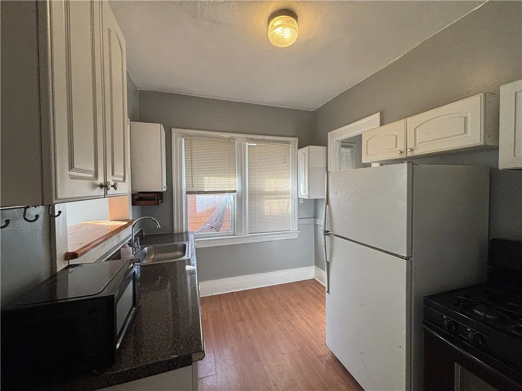 95 Woodlawn Street, Rochester, New York 14607, Rochester, New York 14607, 2 Bedrooms Bedrooms, 5 Rooms Rooms,1 BathroomBathrooms,Residential Lease,For Rent,95 Woodlawn Street, Rochester, New York 14607,0,R1652915