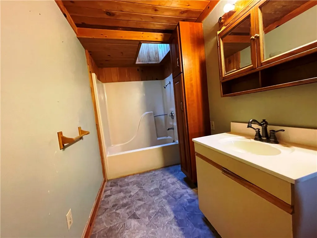 2nd Level Bath