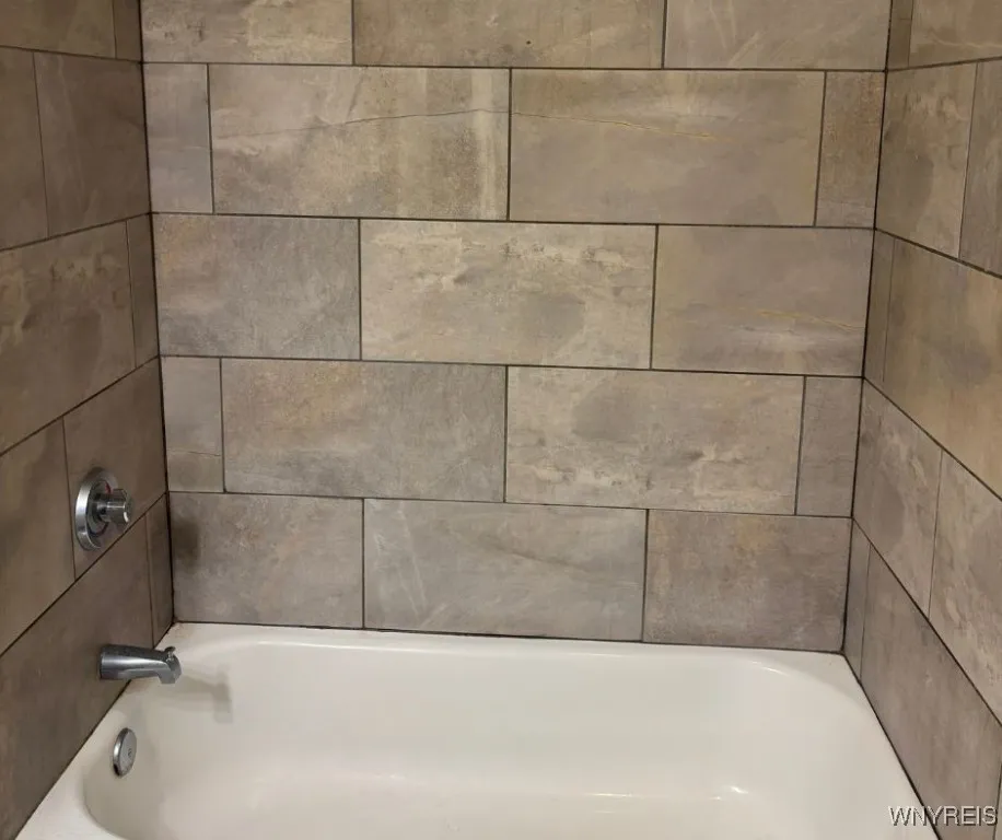 2096 Seneca Street, Buffalo, New York 14210, Buffalo, New York 14210, 1 Bedroom Bedrooms, 3 Rooms Rooms,1 BathroomBathrooms,Residential Lease,Closed,2096 Seneca Street, Buffalo, New York 14210,0,B1652441