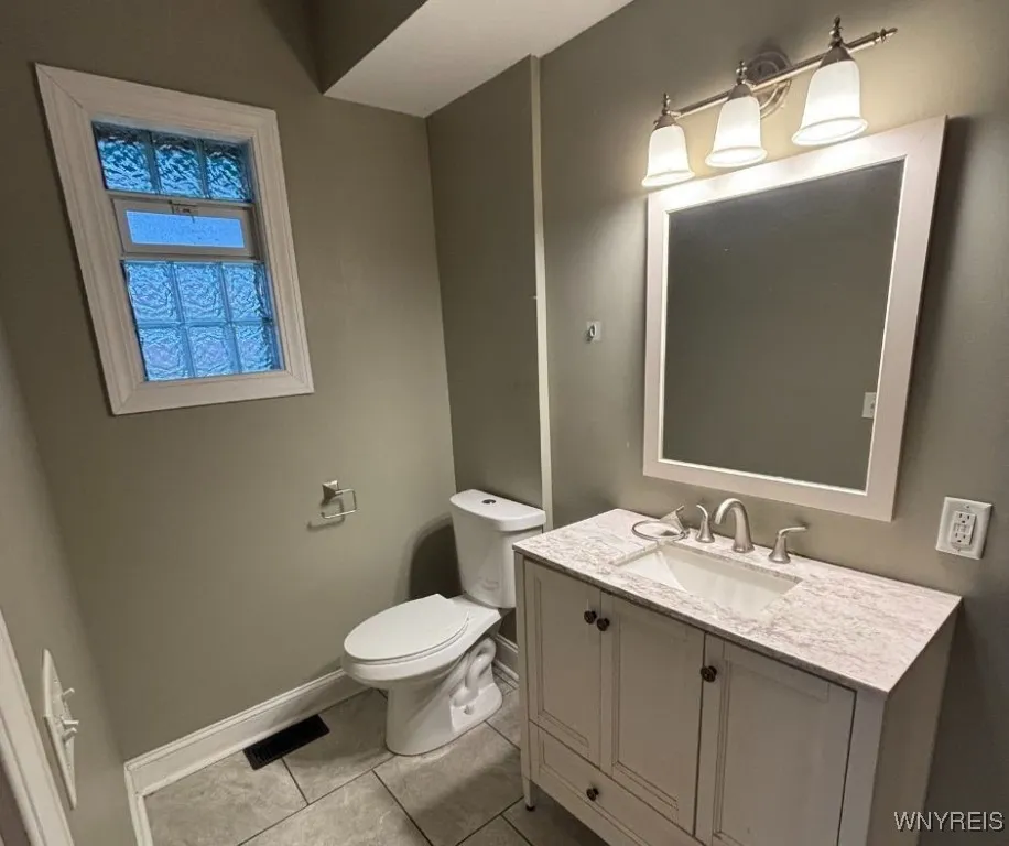 2096 Seneca Street, Buffalo, New York 14210, Buffalo, New York 14210, 1 Bedroom Bedrooms, 3 Rooms Rooms,1 BathroomBathrooms,Residential Lease,Closed,2096 Seneca Street, Buffalo, New York 14210,0,B1652441