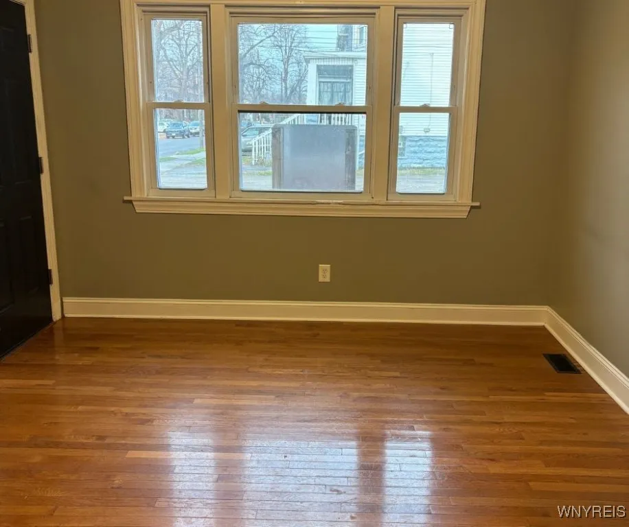 2096 Seneca Street, Buffalo, New York 14210, Buffalo, New York 14210, 1 Bedroom Bedrooms, 3 Rooms Rooms,1 BathroomBathrooms,Residential Lease,Closed,2096 Seneca Street, Buffalo, New York 14210,0,B1652441