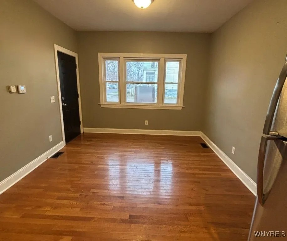 2096 Seneca Street, Buffalo, New York 14210, Buffalo, New York 14210, 1 Bedroom Bedrooms, 3 Rooms Rooms,1 BathroomBathrooms,Residential Lease,Closed,2096 Seneca Street, Buffalo, New York 14210,0,B1652441