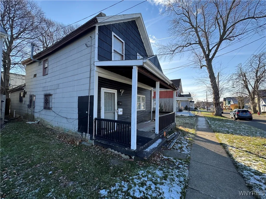 131 Lemon Street, Buffalo, New York 14204, Buffalo, New York 14204, 4 Bedrooms Bedrooms, 10 Rooms Rooms,1 BathroomBathrooms,Residential,For Sale,131 Lemon Street, Buffalo, New York 14204,0,B1653044