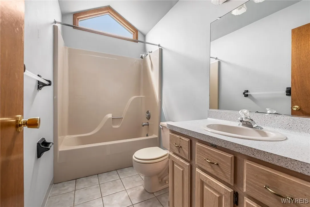 5790 Kippen Drive, Clarence, New York 14051, Clarence, New York 14051, 4 Bedrooms Bedrooms, 14 Rooms Rooms,2 BathroomsBathrooms,Residential,Closed,5790 Kippen Drive, Clarence, New York 14051,0,B1653193