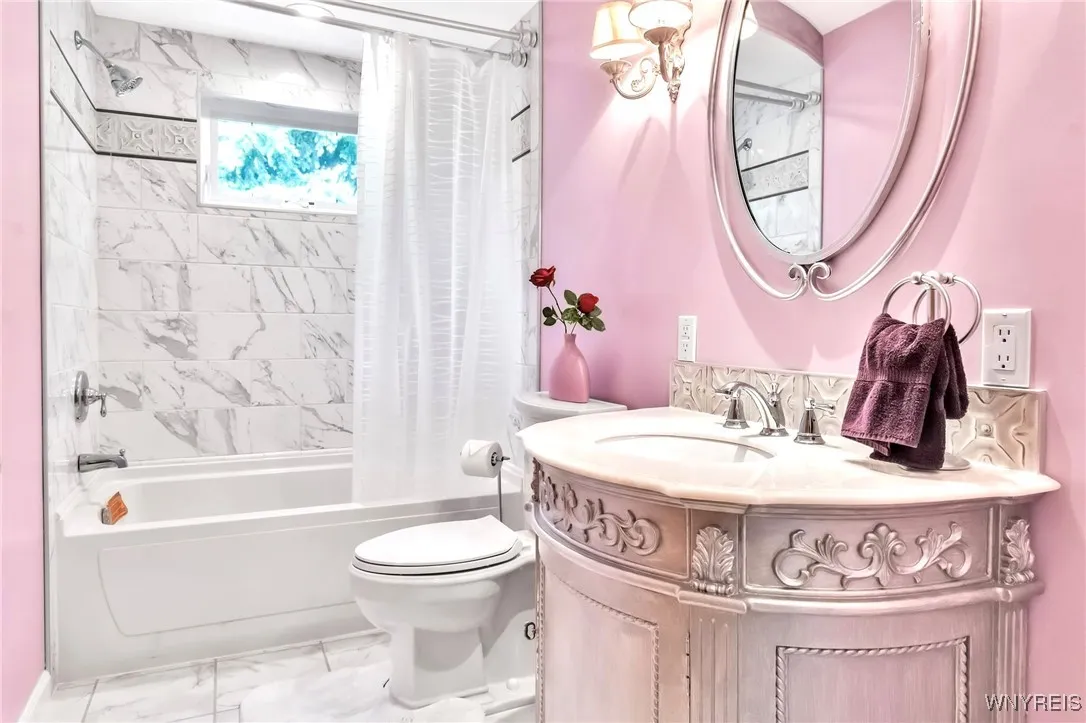 3976 Southwestern Boulevard, Orchard Park, New Yor, Orchard Park, New York 14127, 3 Bedrooms Bedrooms, 9 Rooms Rooms,2 BathroomsBathrooms,Residential,For Sale,3976 Southwestern Boulevard, Orchard Park, New Yor,0,B1652783