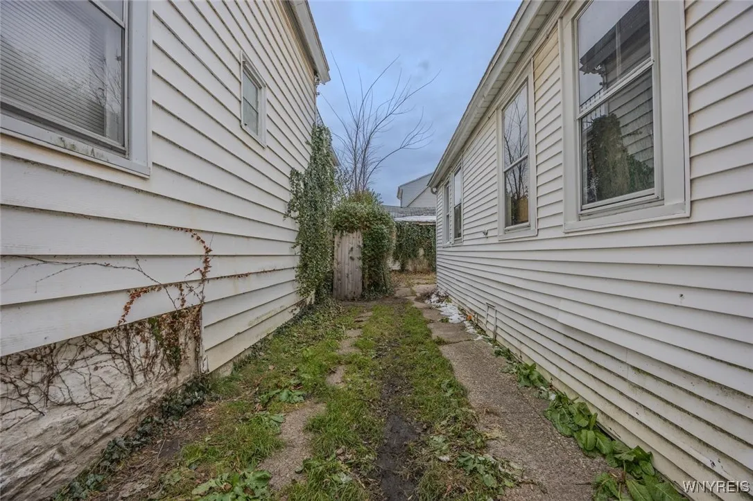 116 Jones Street, Buffalo, New York 14206, Buffalo, New York 14206, 3 Bedrooms Bedrooms, ,2 BathroomsBathrooms,Residential,For Sale,116 Jones Street, Buffalo, New York 14206,0,B1653172