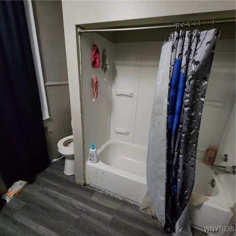 509 East Utica Street, Buffalo, New York 14208, Buffalo, New York 14208, 6 Bedrooms Bedrooms, ,2 BathroomsBathrooms,Residential,Closed,509 East Utica Street, Buffalo, New York 14208,0,B1653265