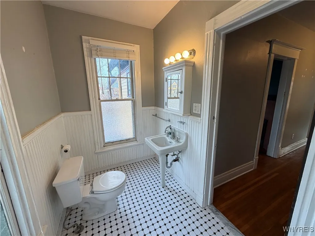 180 Richmond Avenue 2, Buffalo, New York 14222, Buffalo, New York 14222, 1 Bedroom Bedrooms, 4 Rooms Rooms,1 BathroomBathrooms,Residential Lease,Closed,180 Richmond Avenue 2, Buffalo, New York 14222,0,B1653293