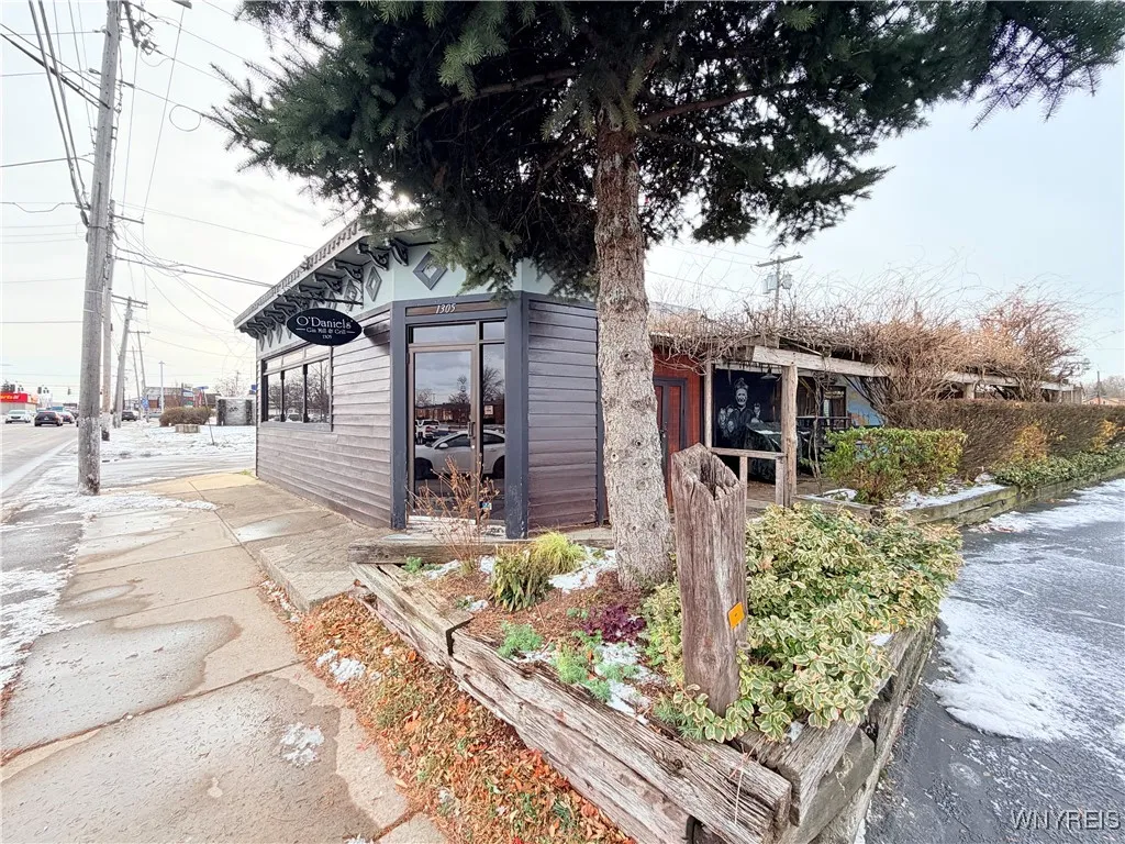 1305 Abbott Road, Lackawanna, New York 14218, Lackawanna, New York 14218, ,Commercial Sale,For Sale,1305 Abbott Road, Lackawanna, New York 14218,0,B1653001