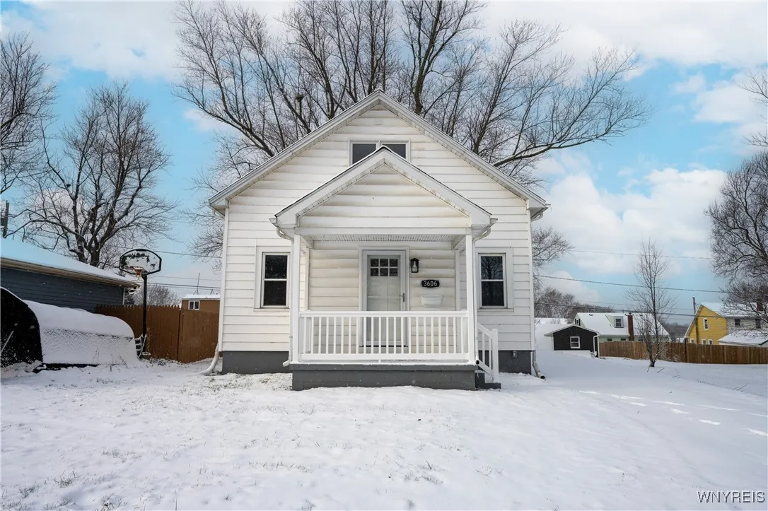 3606 James Street, Hamburg, New York 14219, Hamburg, New York 14219, 4 Bedrooms Bedrooms, 7 Rooms Rooms,1 BathroomBathrooms,Residential,Closed,3606 James Street, Hamburg, New York 14219,0,B1653111