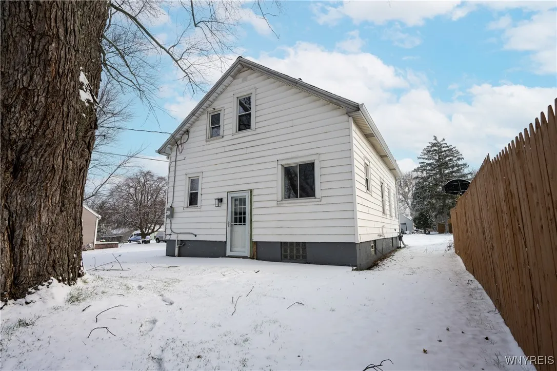 3606 James Street, Hamburg, New York 14219, Hamburg, New York 14219, 4 Bedrooms Bedrooms, 7 Rooms Rooms,1 BathroomBathrooms,Residential,Closed,3606 James Street, Hamburg, New York 14219,0,B1653111