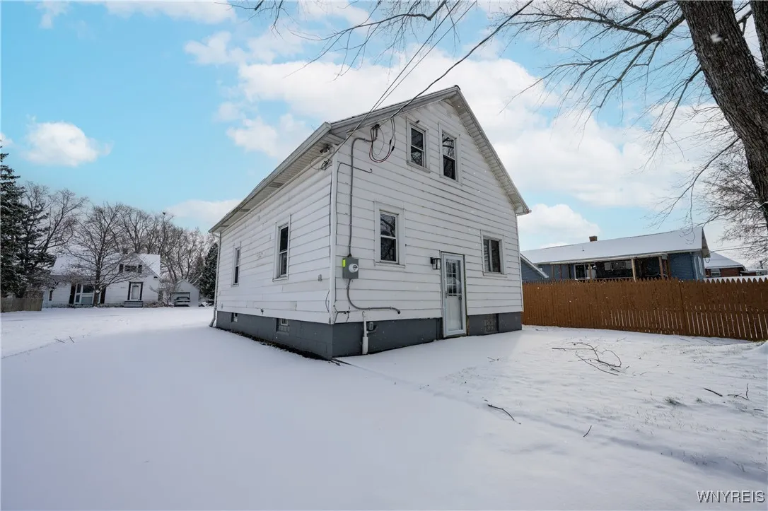 3606 James Street, Hamburg, New York 14219, Hamburg, New York 14219, 4 Bedrooms Bedrooms, 7 Rooms Rooms,1 BathroomBathrooms,Residential,Closed,3606 James Street, Hamburg, New York 14219,0,B1653111