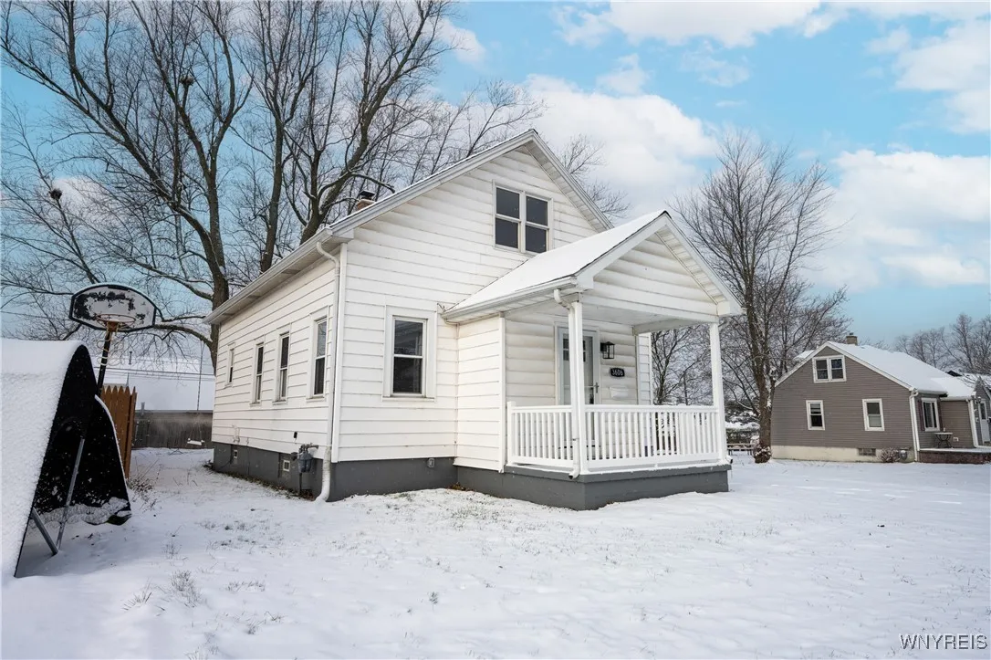 3606 James Street, Hamburg, New York 14219, Hamburg, New York 14219, 4 Bedrooms Bedrooms, 7 Rooms Rooms,1 BathroomBathrooms,Residential,Closed,3606 James Street, Hamburg, New York 14219,0,B1653111