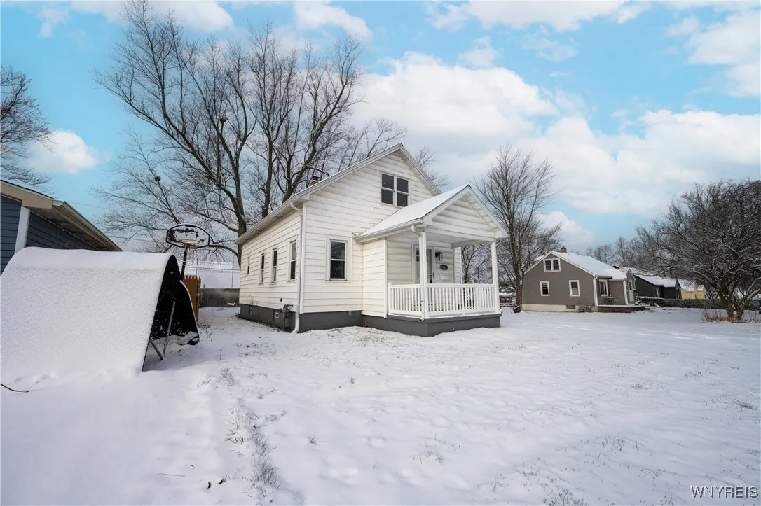 3606 James Street, Hamburg, New York 14219, Hamburg, New York 14219, 4 Bedrooms Bedrooms, 7 Rooms Rooms,1 BathroomBathrooms,Residential,Closed,3606 James Street, Hamburg, New York 14219,0,B1653111