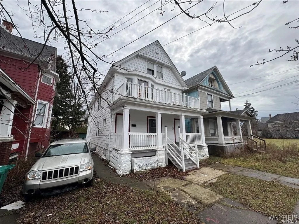 1825 Pierce Avenue 2, Niagara Falls, New York 1430, Niagara Falls, New York 14301, 6 Bedrooms Bedrooms, ,2 BathroomsBathrooms,Residential,For Sale,1825 Pierce Avenue 2, Niagara Falls, New York 1430,0,B1653363