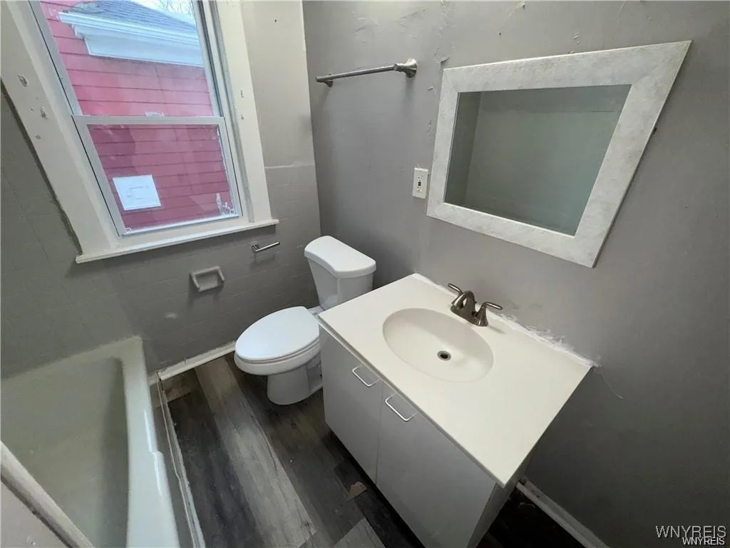 1825 Pierce Avenue 2, Niagara Falls, New York 1430, Niagara Falls, New York 14301, 6 Bedrooms Bedrooms, ,2 BathroomsBathrooms,Residential,For Sale,1825 Pierce Avenue 2, Niagara Falls, New York 1430,0,B1653363