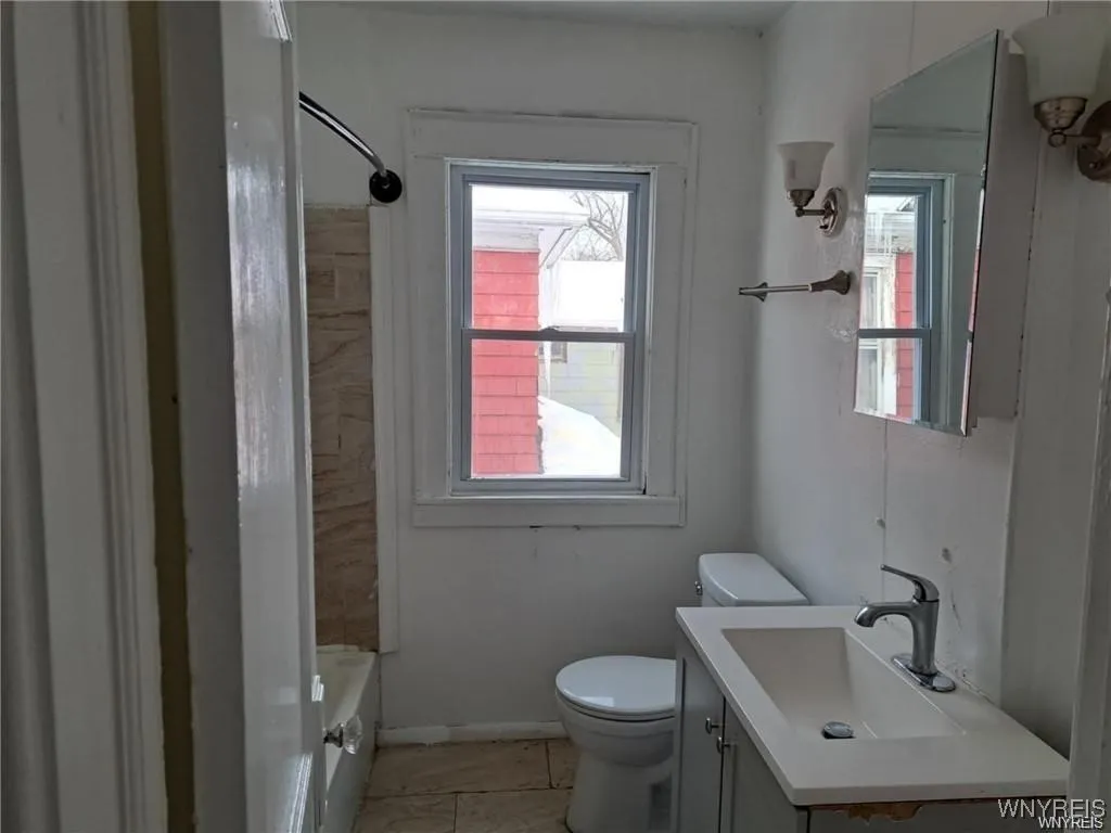 1825 Pierce Avenue 2, Niagara Falls, New York 1430, Niagara Falls, New York 14301, 6 Bedrooms Bedrooms, ,2 BathroomsBathrooms,Residential,For Sale,1825 Pierce Avenue 2, Niagara Falls, New York 1430,0,B1653363