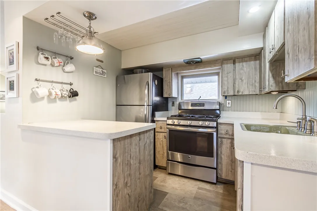 832 Washington Avenue, Irondequoit, New York 14617, Irondequoit, New York 14617, 2 Bedrooms Bedrooms, 5 Rooms Rooms,1 BathroomBathrooms,Residential,Closed,832 Washington Avenue, Irondequoit, New York 14617,0,R1652984