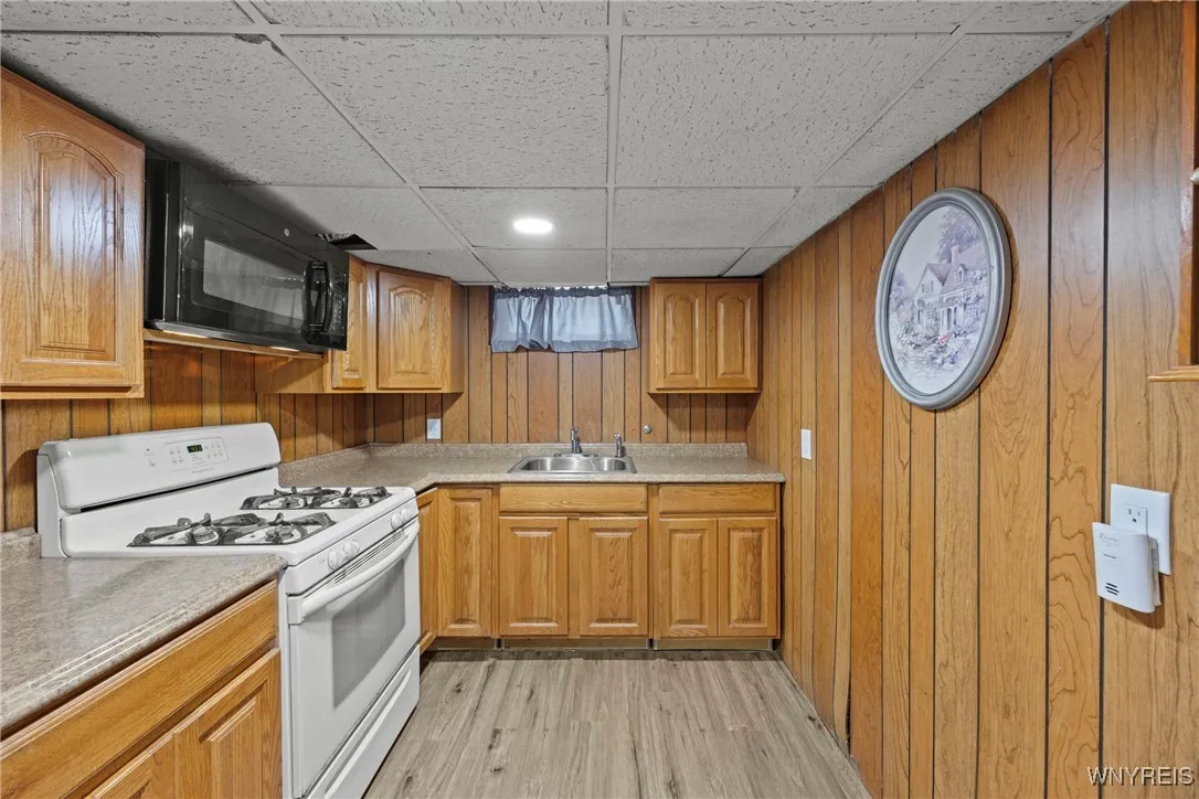 80 Capen Boulevard Basement, Amherst, New York 142, Amherst, New York 14226, 1 Bedroom Bedrooms, 3 Rooms Rooms,1 BathroomBathrooms,Residential Lease,Closed,80 Capen Boulevard Basement, Amherst, New York 142,0,B1653548