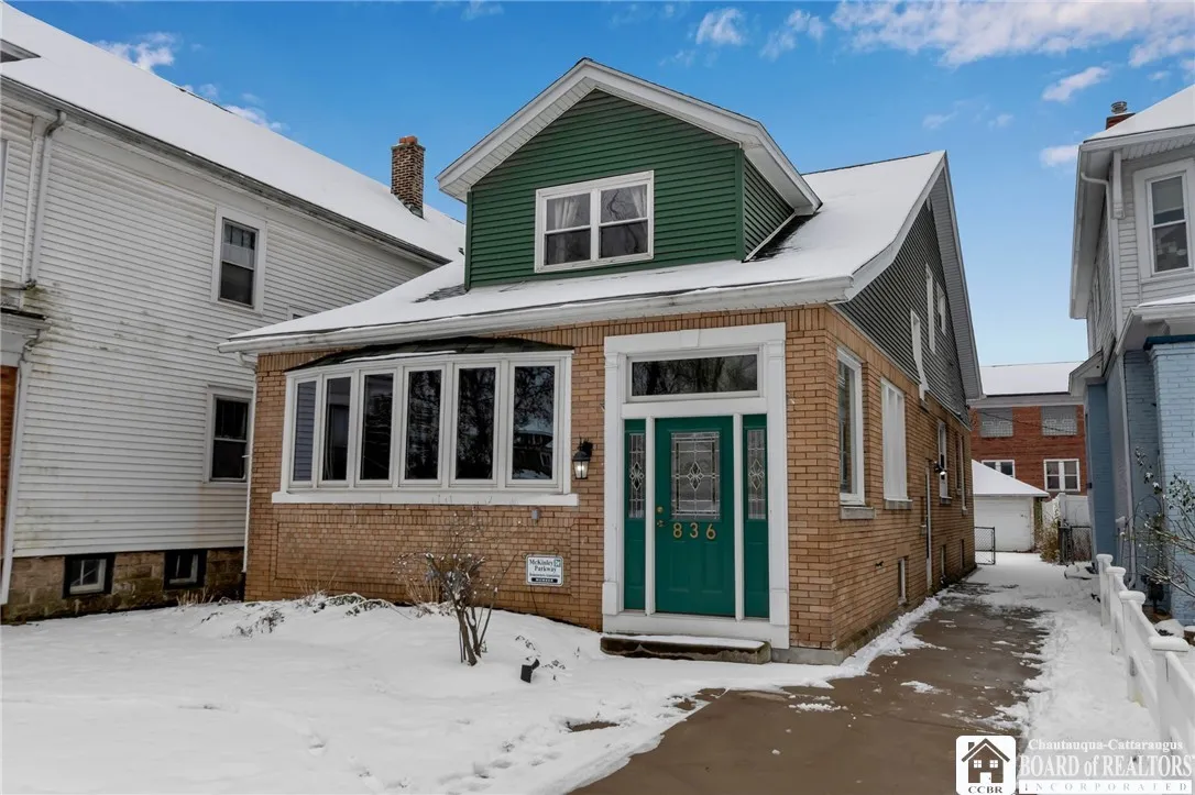 836 Mckinley Parkway, Buffalo, New York 14220, Buffalo, New York 14220, 5 Bedrooms Bedrooms, ,2 BathroomsBathrooms,Residential,For Sale,836 Mckinley Parkway, Buffalo, New York 14220,0,R1653645