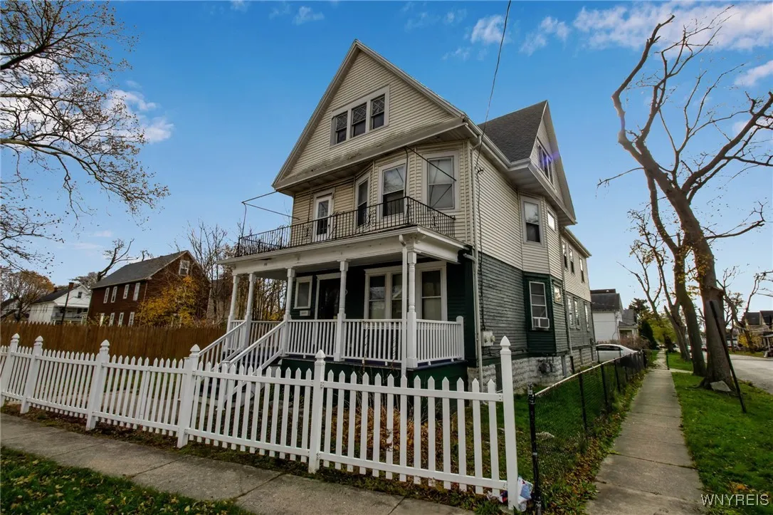 301 East North Street, Buffalo, New York 14204, Buffalo, New York 14204, 6 Bedrooms Bedrooms, ,2 BathroomsBathrooms,Residential,Closed,301 East North Street, Buffalo, New York 14204,0,B1653659