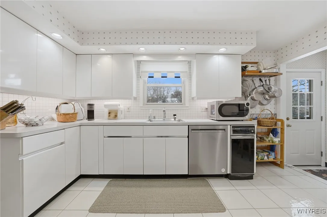 White European style kitchen cabinets