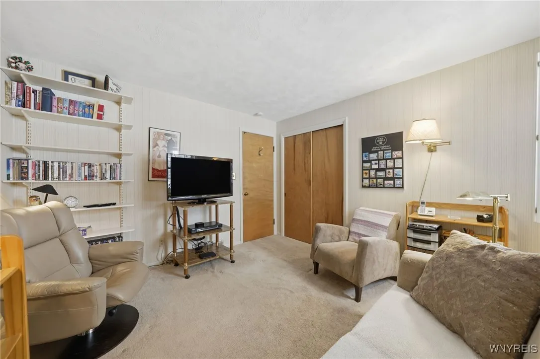 Guest bedroom 3 - used as a family room