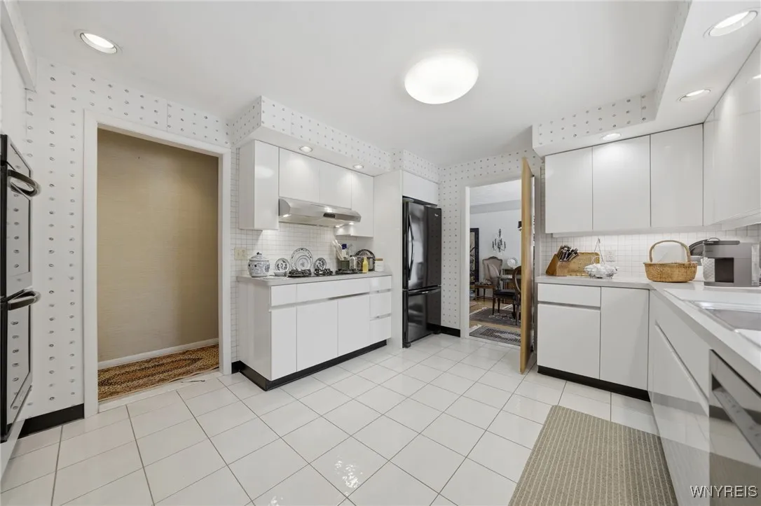 White European style kitchen cabinets