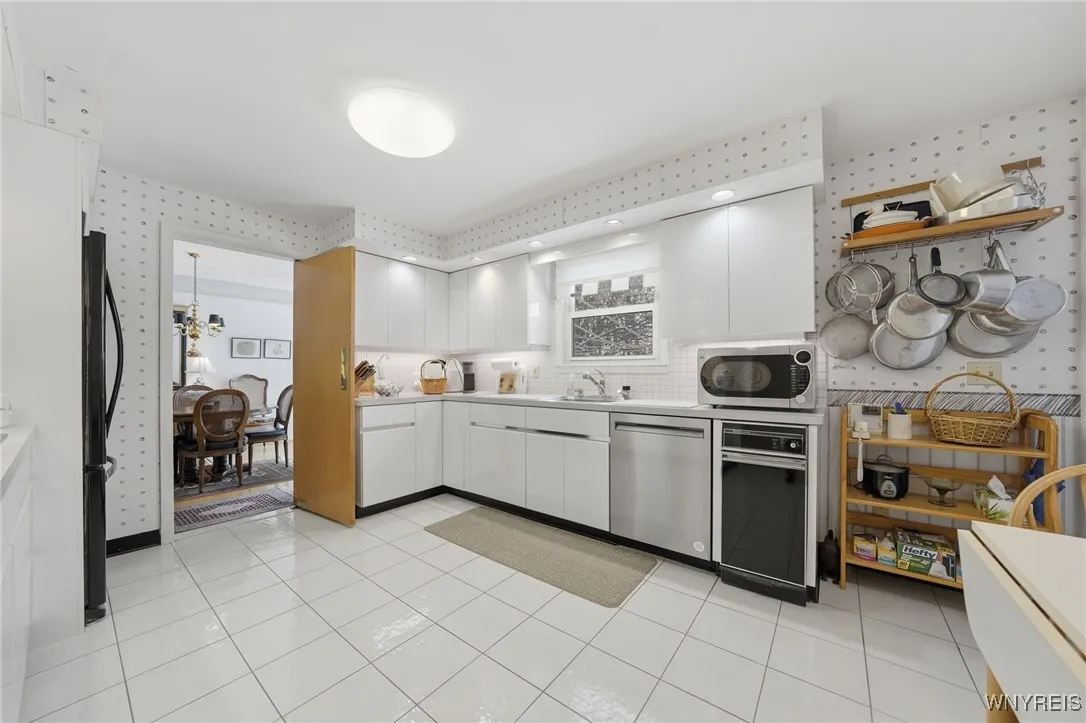 White European style kitchen cabinets