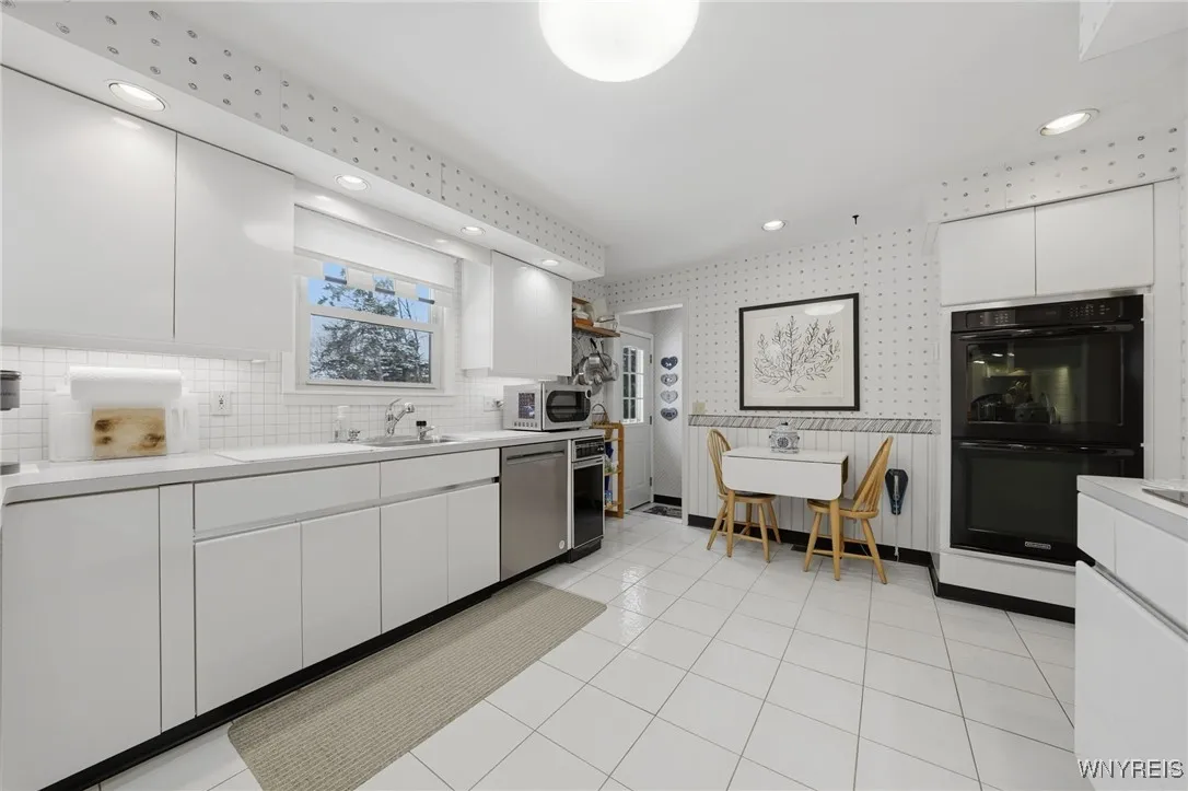 White European style kitchen cabinets