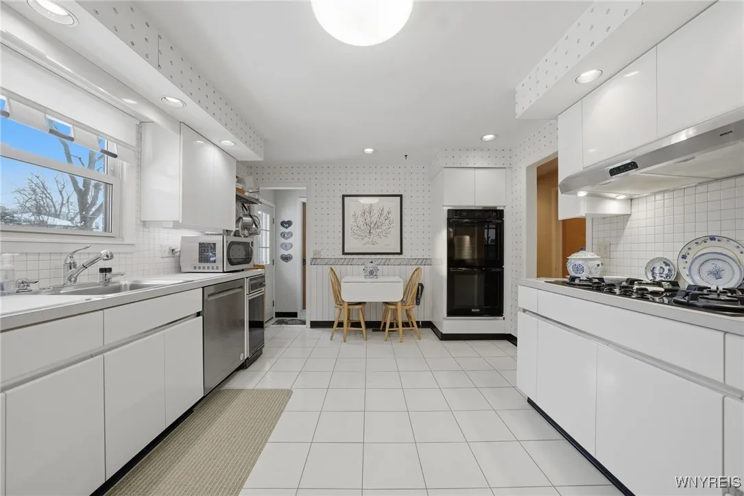 White European style kitchen cabinets