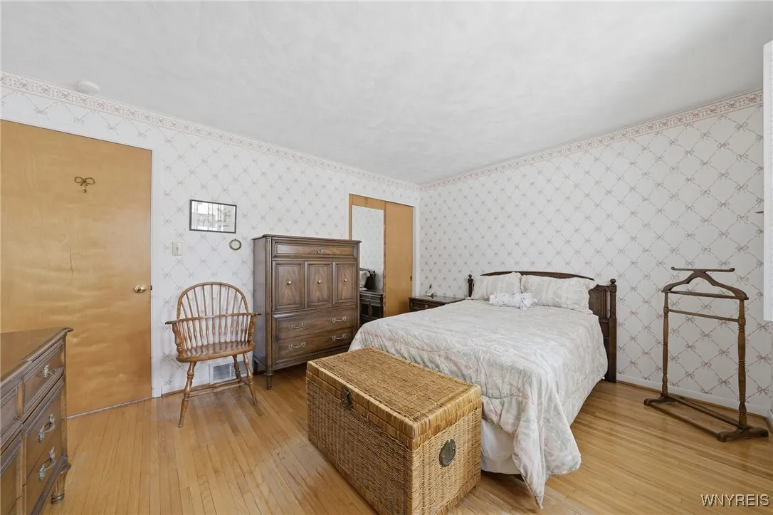 Guest bedroom 2
