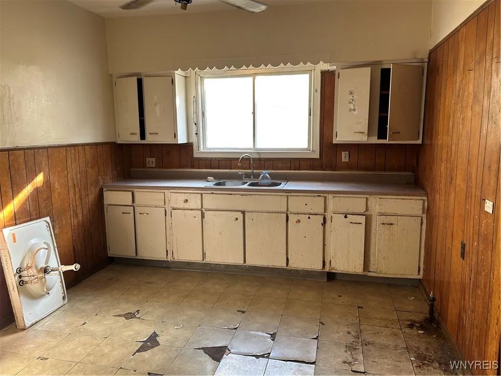 479 Abbott Road, Buffalo, New York 14220, Buffalo, New York 14220, 4 Bedrooms Bedrooms, ,2 BathroomsBathrooms,Residential,For Sale,479 Abbott Road, Buffalo, New York 14220,0,B1653770