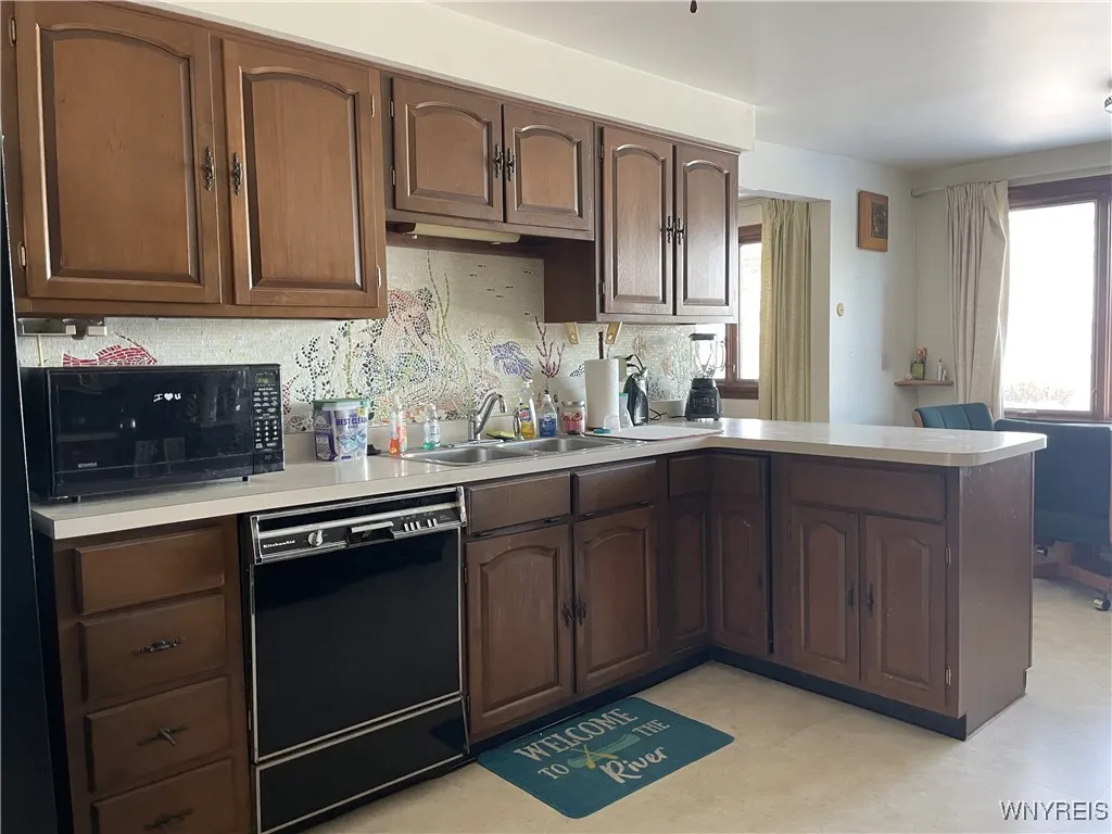 1825 Winter Road, Grand Island, New York 14072, Grand Island, New York 14072, 4 Bedrooms Bedrooms, 8 Rooms Rooms,2 BathroomsBathrooms,Residential Lease,Closed,1825 Winter Road, Grand Island, New York 14072,0,B1653885